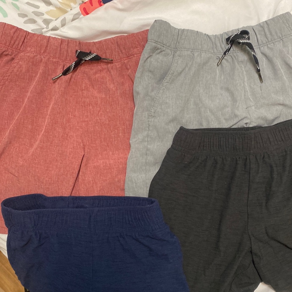 Old navy boy shorts 4 pairs size small